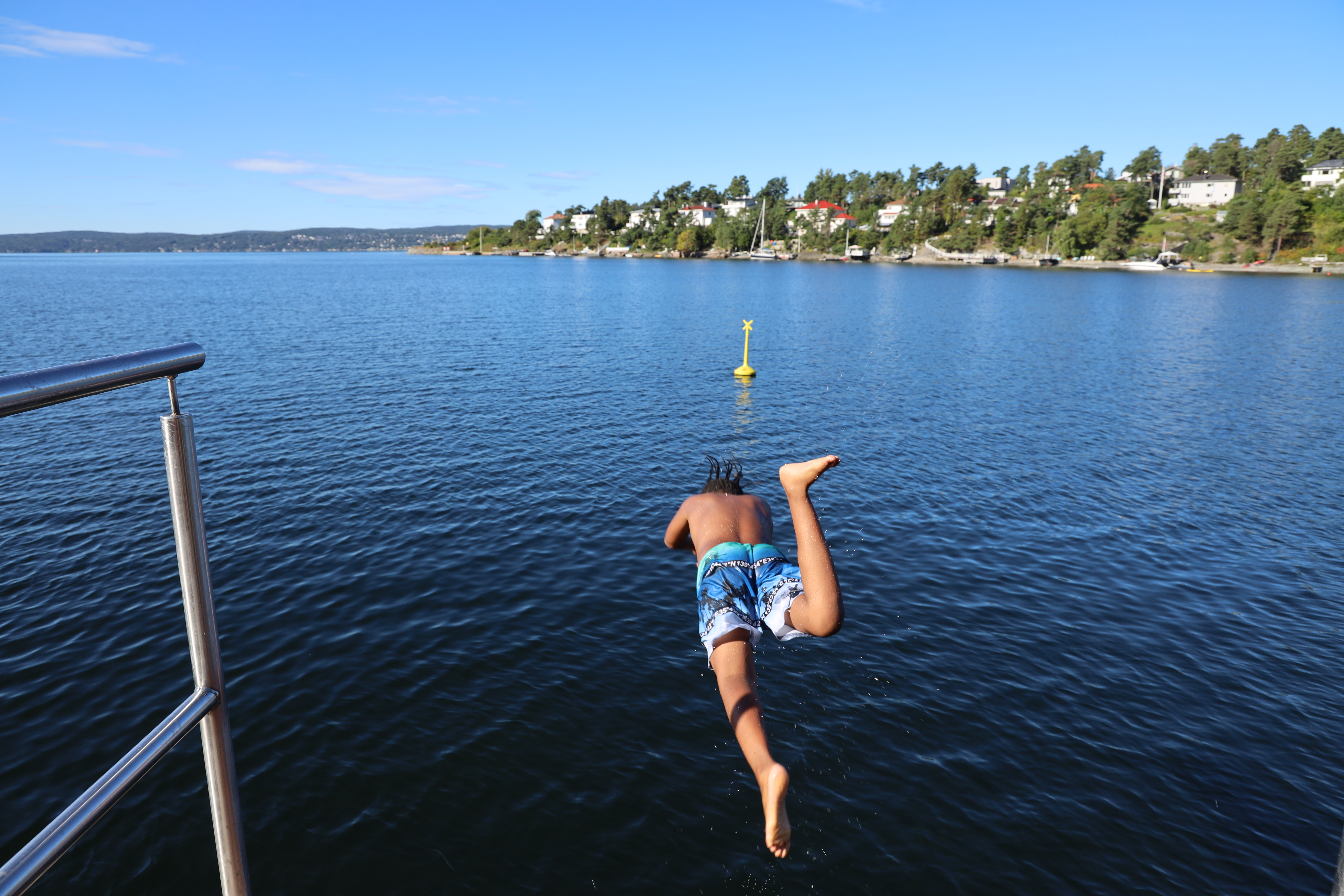 Heidi M. Skjebstad/Oslo kommune En person som stuper ut i Oslofjorden.